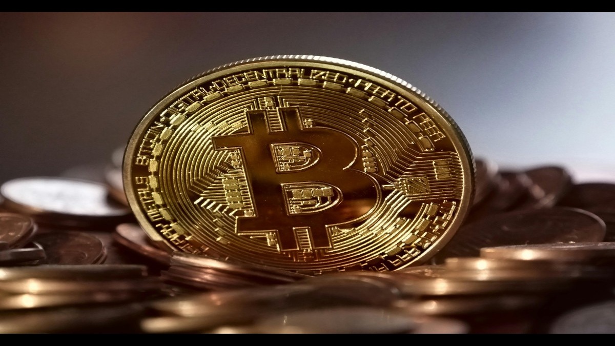 500 मासिक एसआईपी के माध्यम से **बिटकॉइन में निवेश** की रणनीति और 20 सालों में 30 करोड़ तक का **चमत्कारिक** रिटर्न ग्राफ।